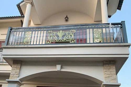 mẫu lan can sắt cho nhà 2 tầng của khách ở phú thọ