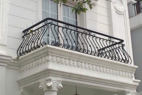 mẫu lan can sắt đẹp của khách hàng tại long biên