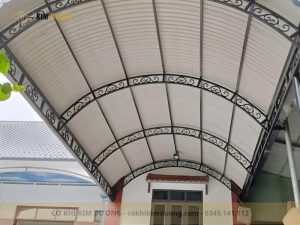 hình ảnh mái vòm tôn trước nhà