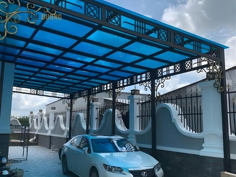 làm mái nhựa lấy sáng trước sân