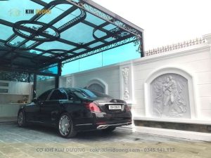 mẫu mái kính che sân để ô tô
