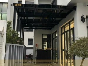 mẫu mái kính sân trước nhà đơn giản