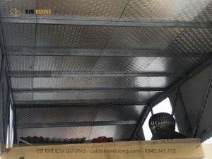mẫu mái tôn sân thượng 2 mái