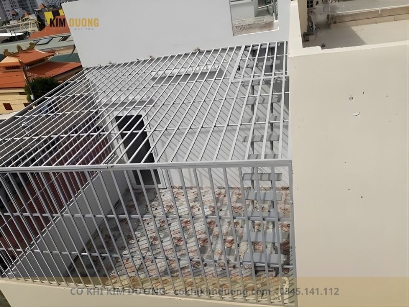 thi công khung bảo vệ tầng thượng ở phú thượng hà nội