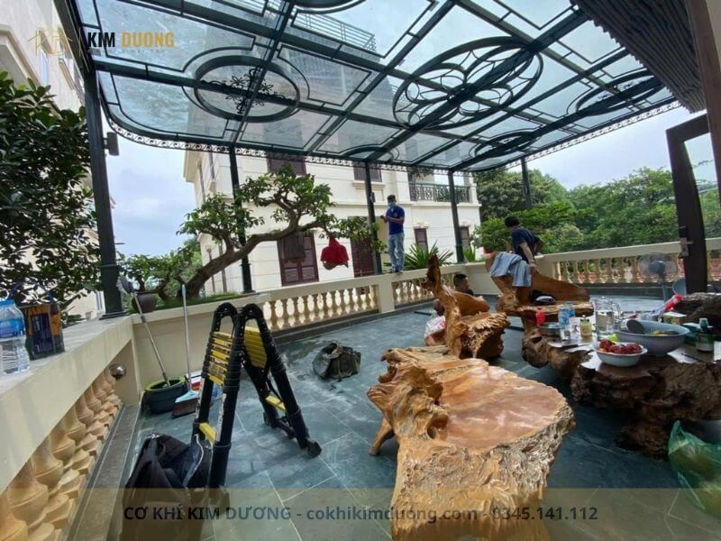thi công mái kính sân thượng ở đội cấn hà nội
