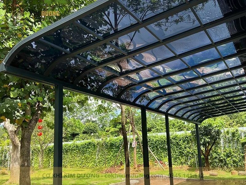 thi công mái nhựa lấy sáng sân vườn ở thạch thất hà nội
