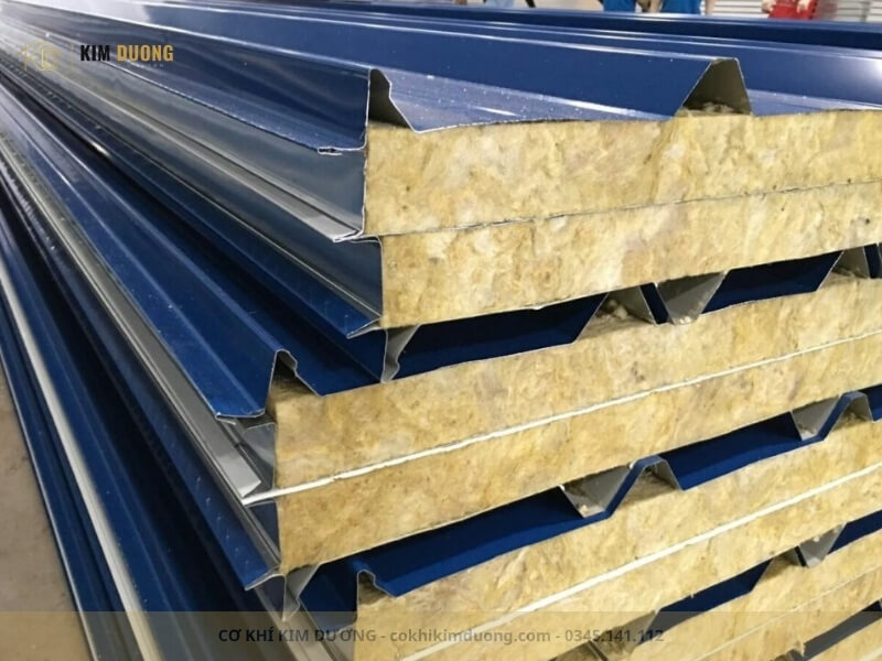 hình ảnh tôn chống ồn chống nóng lõi sợi bông khoáng