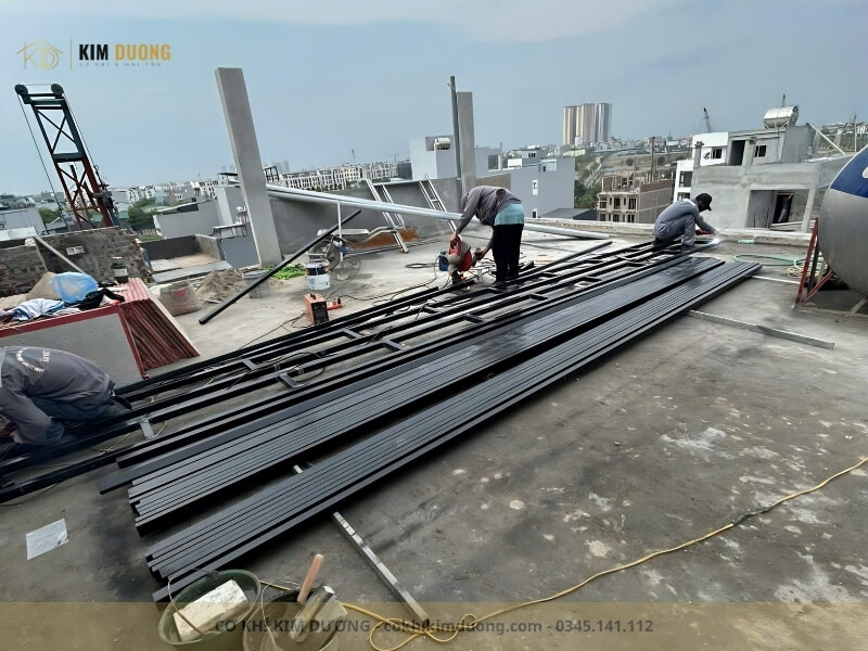 kim dương khảo sát và tính toán độ dốc mái trước khi làm tôn lạnh lợp nhà