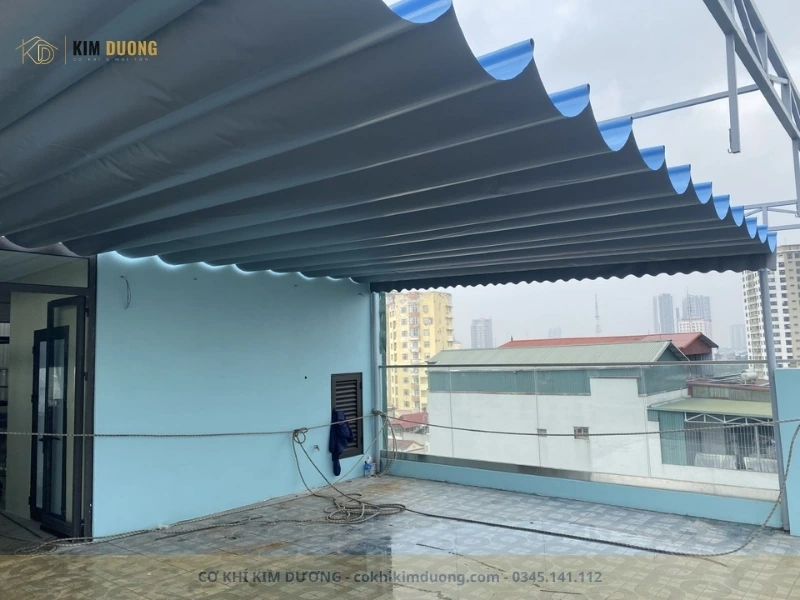 mái che sân phơi dạng bạt xếp lớp linh hoạt