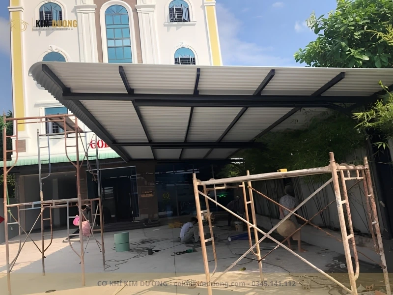 mẫu mái tôn che sân bên hông nhà